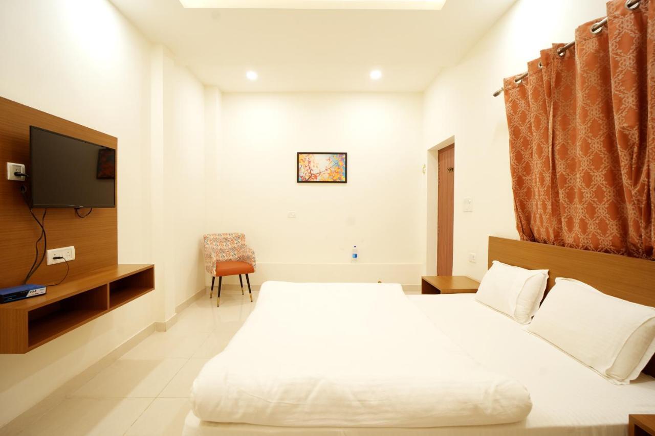 Apoorva Guest House Ayodhya Exterior foto